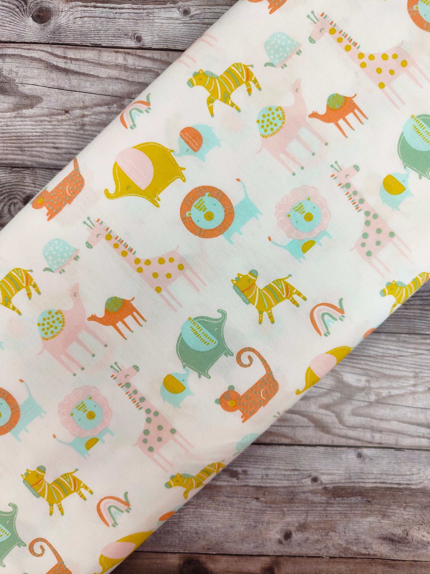 Safari Animals on White (GOTS)
